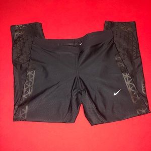 Cropped Nike Dri-Fit Leggings